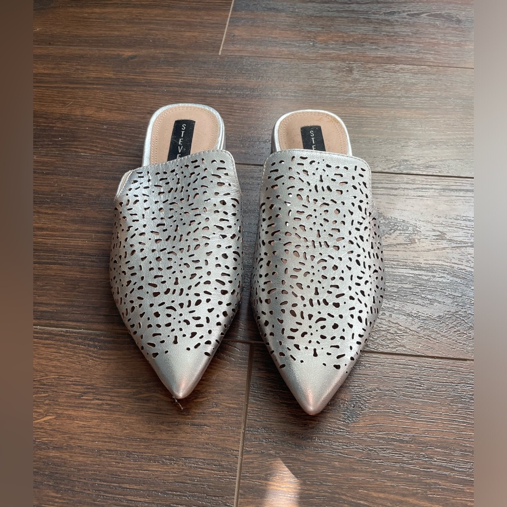 STEVEN flats